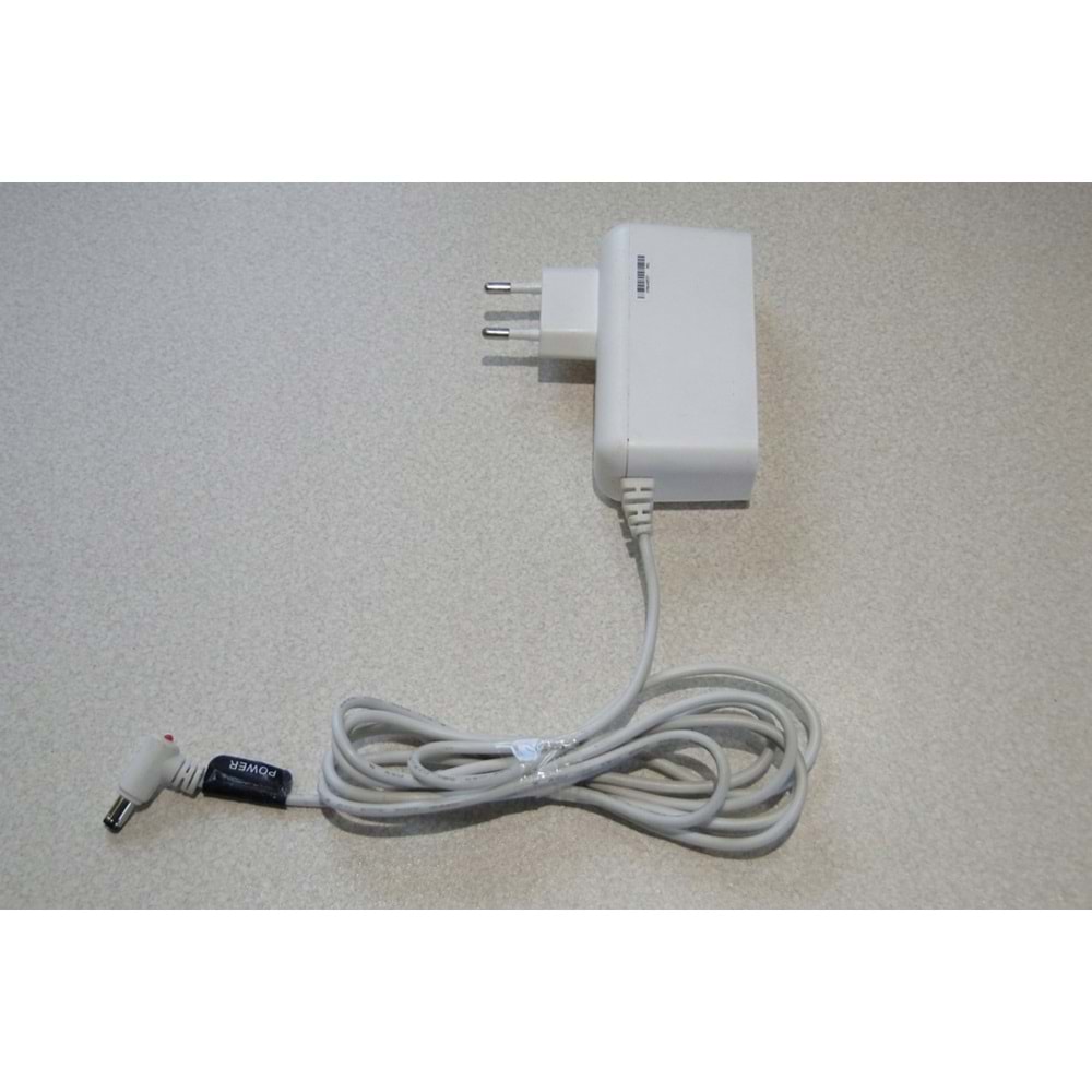 UMEC UP0301Q-12PE 12 VOLT 2,5 AMPER PLASTİK KASA 5,5X2,5 MM